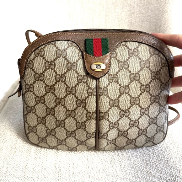 Gucci authentic brown monogram coated canvas crossbody bag - Picture 2 of 14